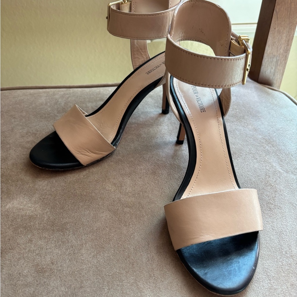 Pour La Victoire Tan & Black Sandal Heels Sz 6 1/2